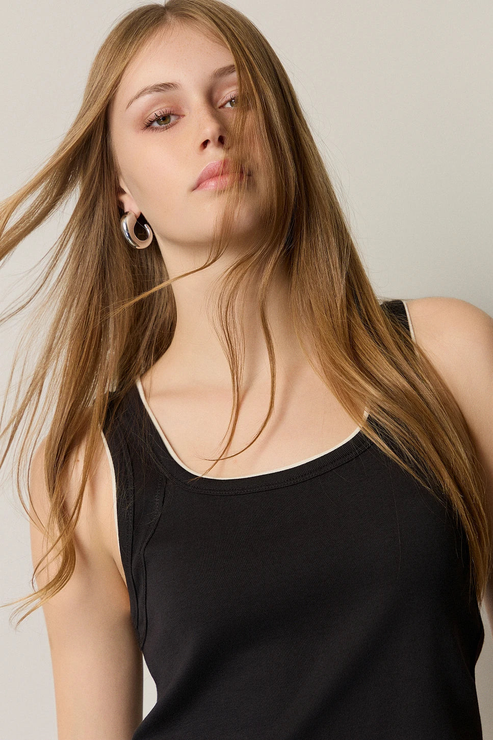 TOP CON VIVO CONTRASTE