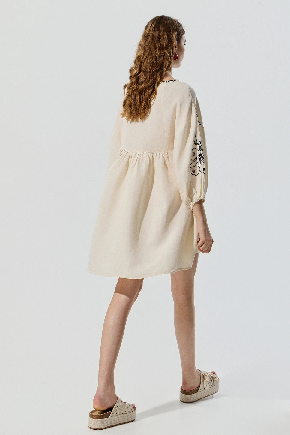 VESTIDO DE LINO BORDADO