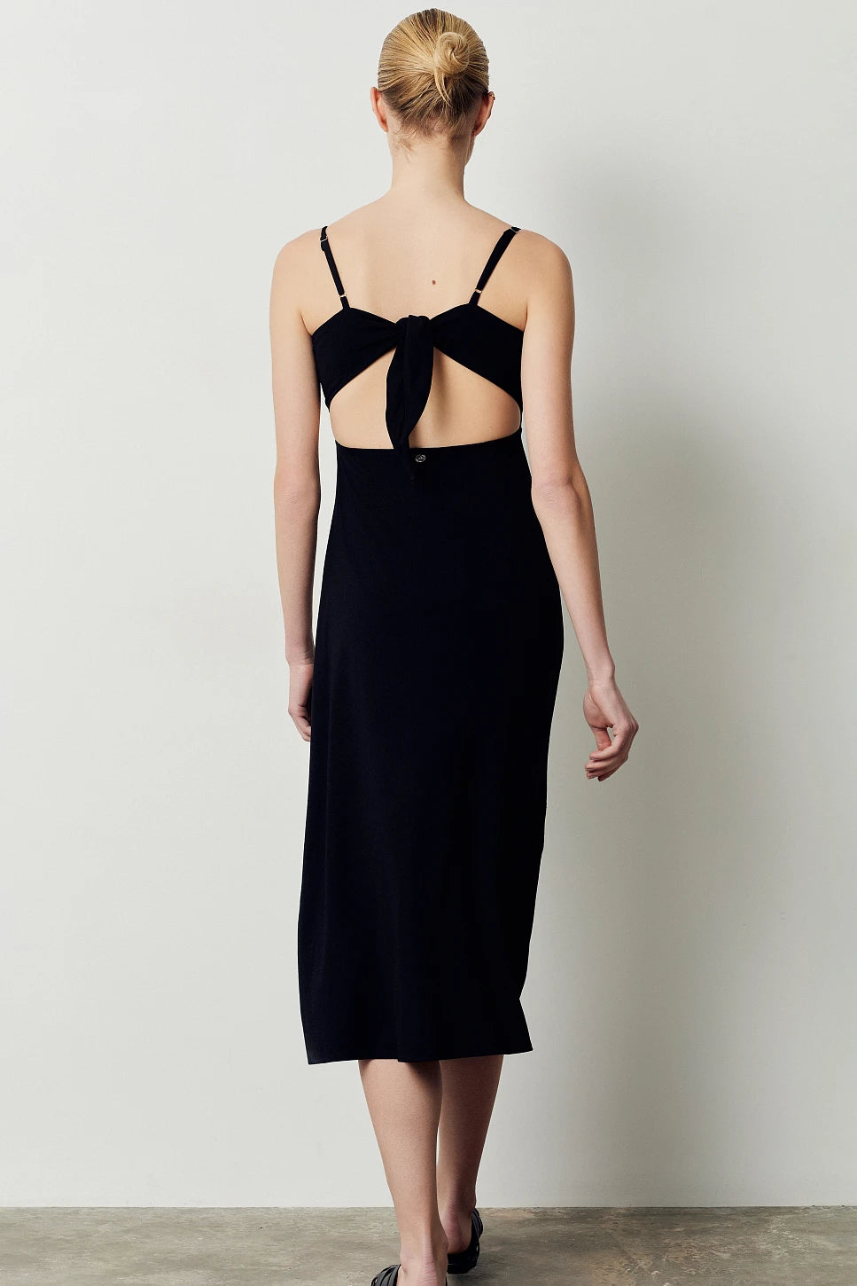 VESTIDO CON TACHUELAS